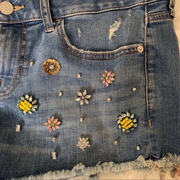 Express flower beaded jean shorts - Picture 5 of 5